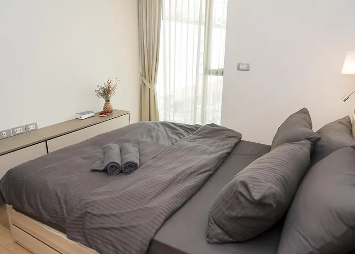 Rise Modern Lux 2br - 800m To Bts Thong Lo 公寓 曼谷