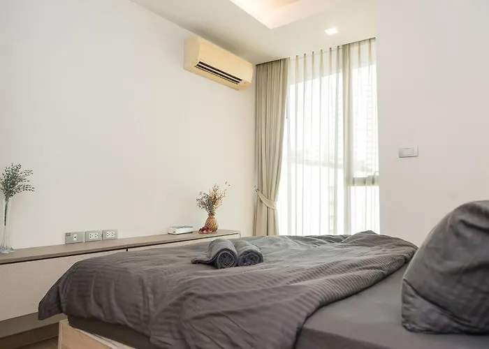 Rise Modern Lux 2br - 800m To Bts Thong Lo * 曼谷