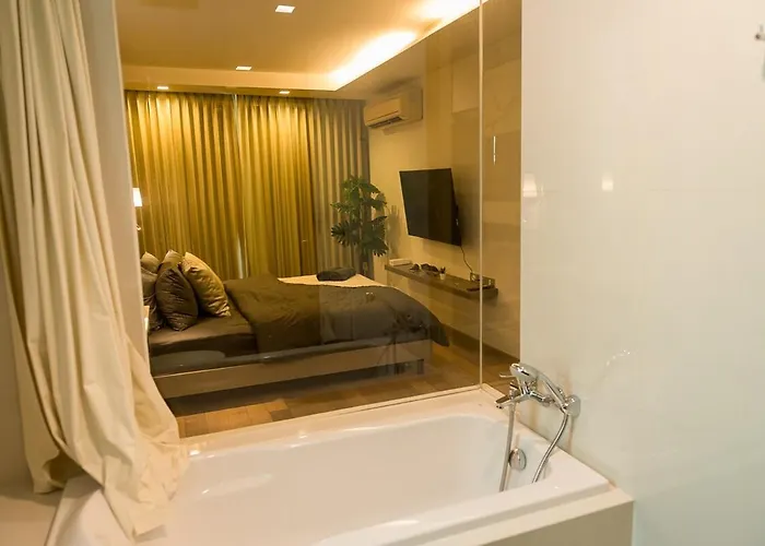 Rise Modern Lux 2br - 800m To Bts Thong Lo 曼谷